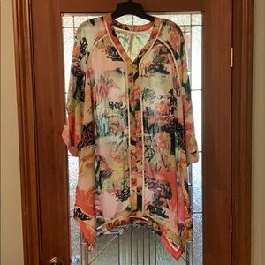 Melissa McCarthy Seven Graffiti print shirt